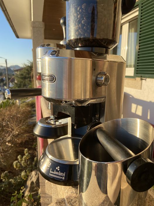 Máquina de Café LêLonghi com moinho