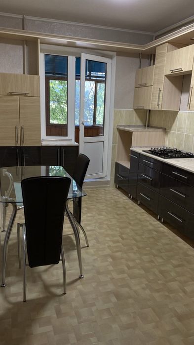 Продаж 3к квартира м-н Сонячний 37