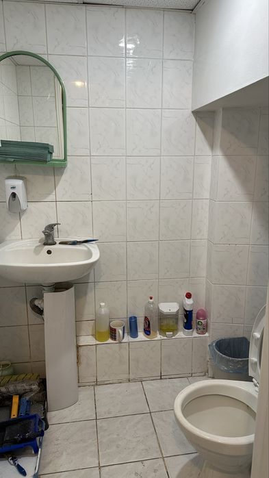 Аренда помещения (фасад палац украина) под магазин кафе прочее. ТОРГ