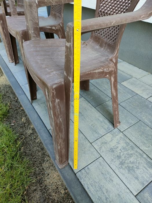 Cztery krzesła ogrodowe