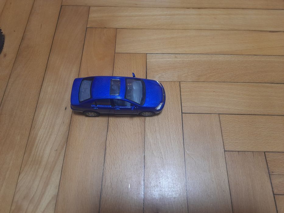 4 Машинки, 2  на радіокеруванні і 2 прості