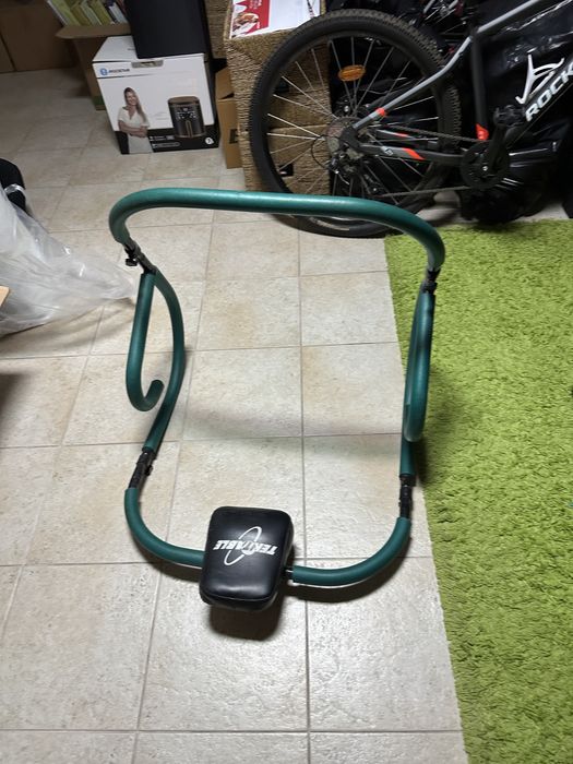 Barra abdominais e tapete ginástica