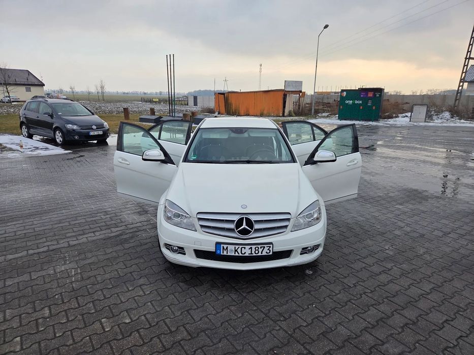 Mercedes-Benz Klasa C Sprzedam Mercedes-Benz C180 Automat Awangarda Maly Przebieg