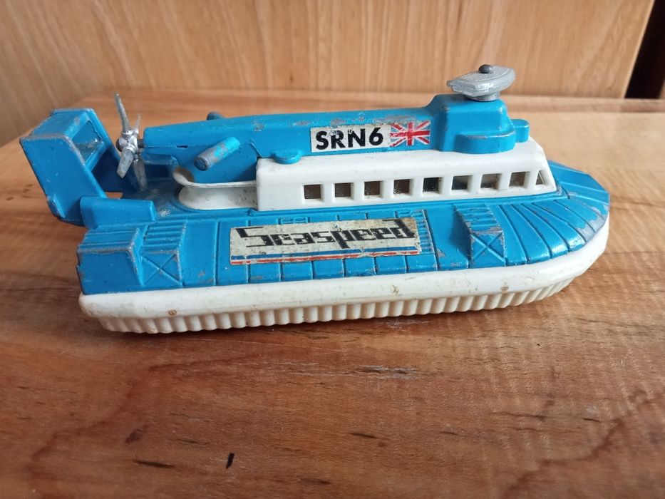 model- prom pasażerski hovercraft k-22.
