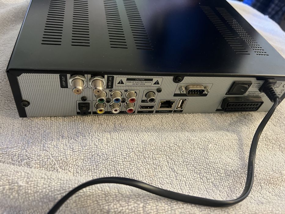 Комплект супутникового телебачення головки на два входи , тюнер , анте