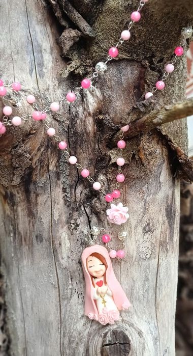 Terço feito com pecas em biscuit