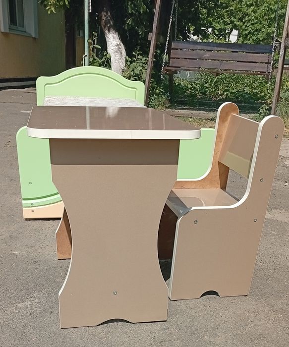 Дитячий столик і стульчик б у.