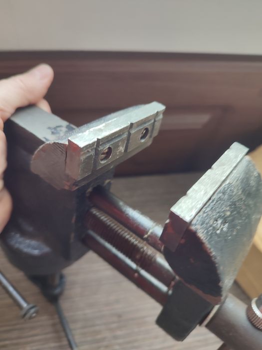 Продам слесарные тиски