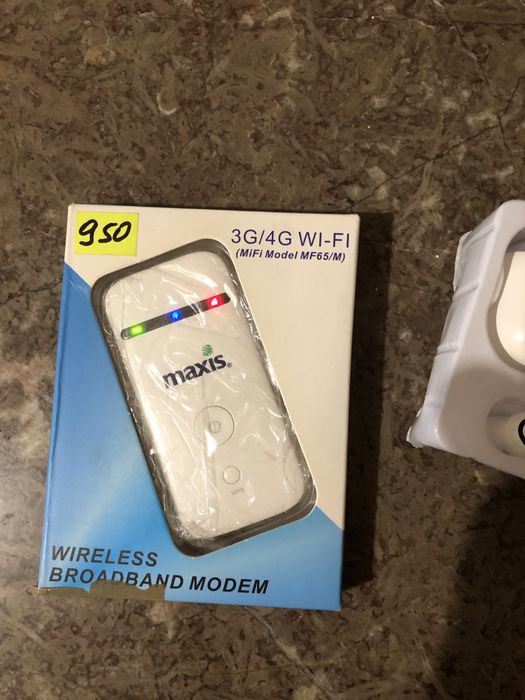 Безпровідне віфі і блюс наушникі сенсорні