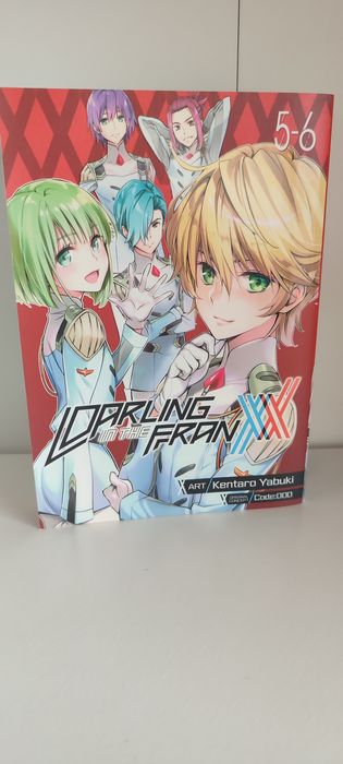 Vendo Volumes 5 e 6 do Manga Darling in the Franxx, Edição Inglesa, em