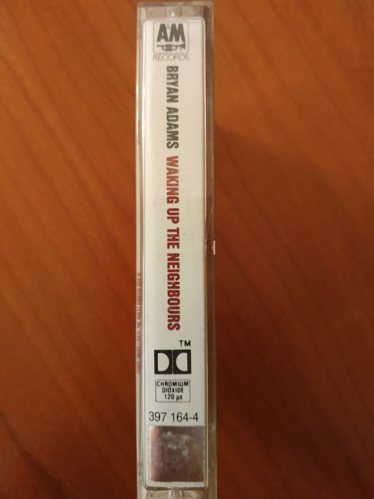 Cassete - Bryan Adams - Waking Up The Neighbours