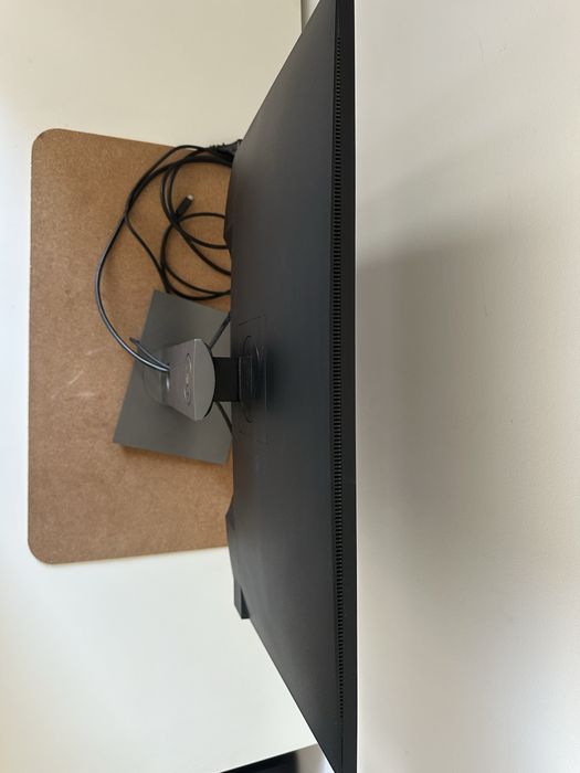Monitor DELL P2720DC.        Mam do sprzedazy 2 identyczne monitory