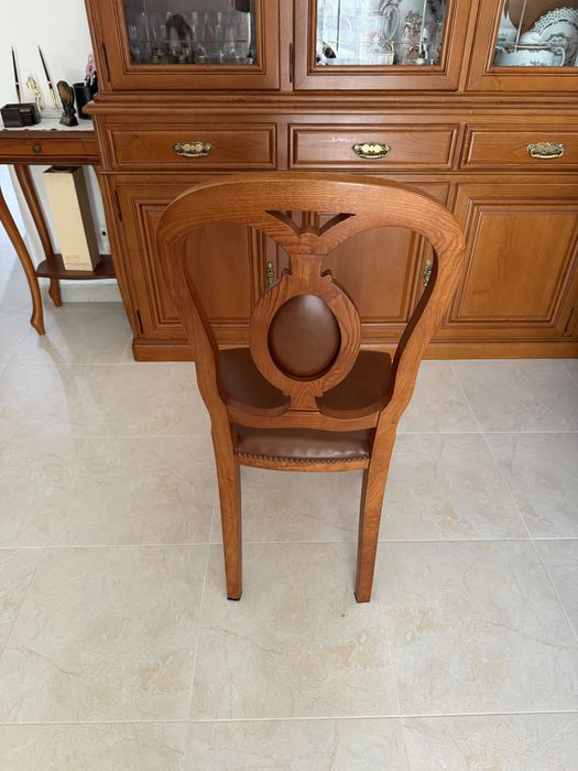 Mesa de jantar e 6 cadeiras cerejeira