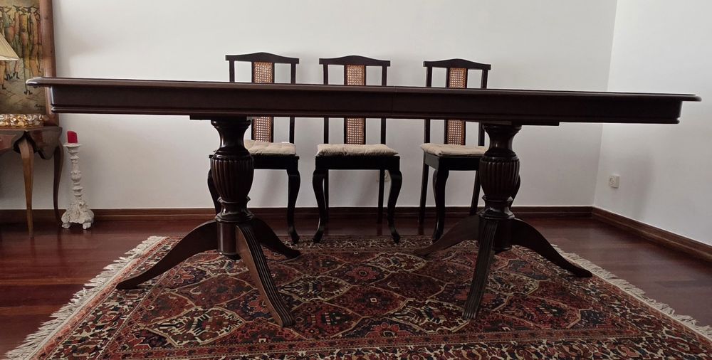 Mesa de Refeições com seis cadeiras