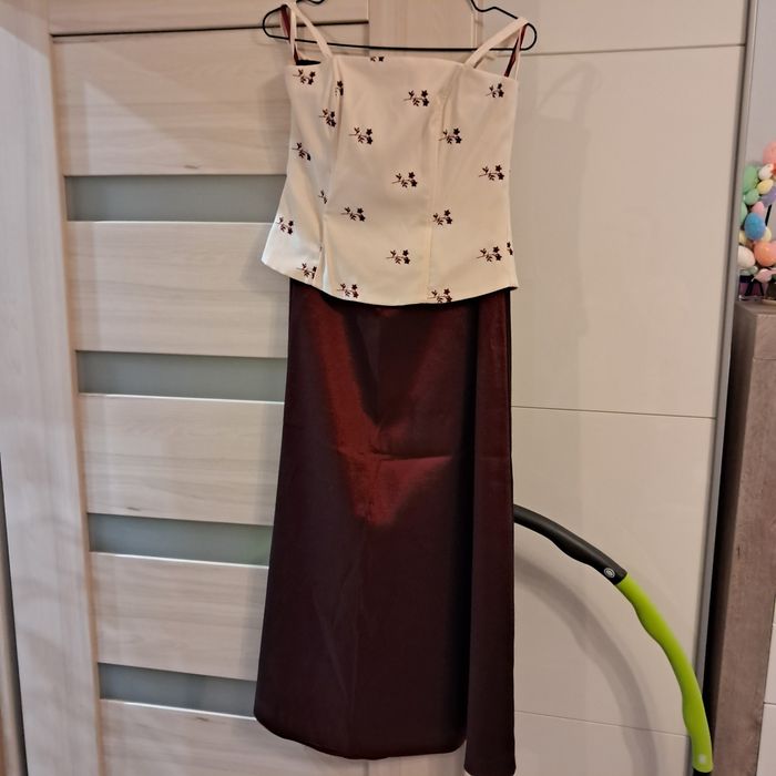 Elegancka sukienka z gorsetem i szalem 36