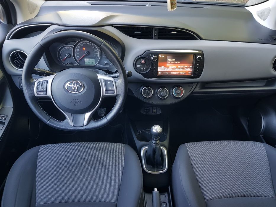 Toyota yaris 1.4 D4D * como novo  *caixa de 6velocidades*