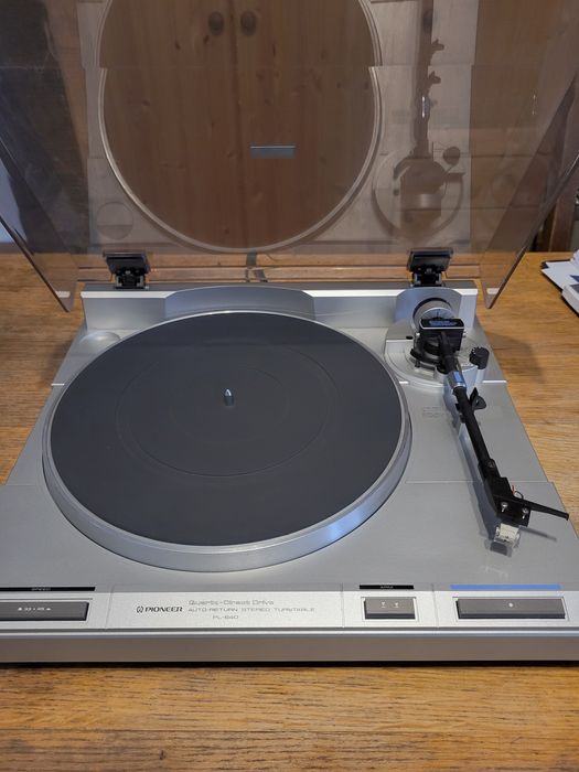 Gramofon Pioneer, PL-640