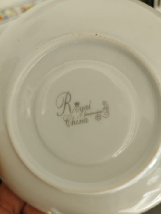 Serviço de 12 chávenas de chá com bule em porcelana Royal China novo