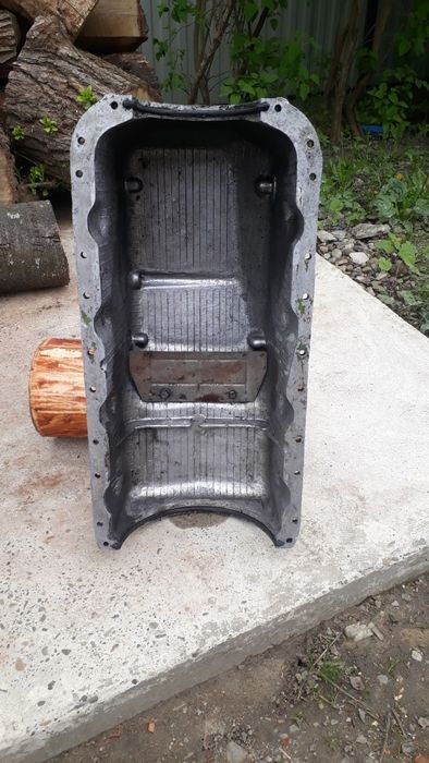 Картер двигуна д-240,243