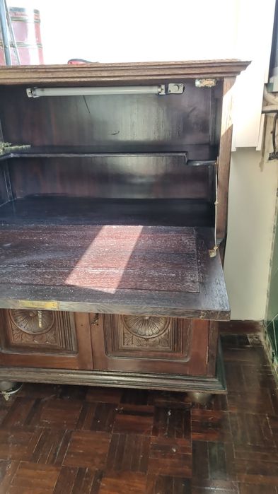 móvel em  madeira exótica