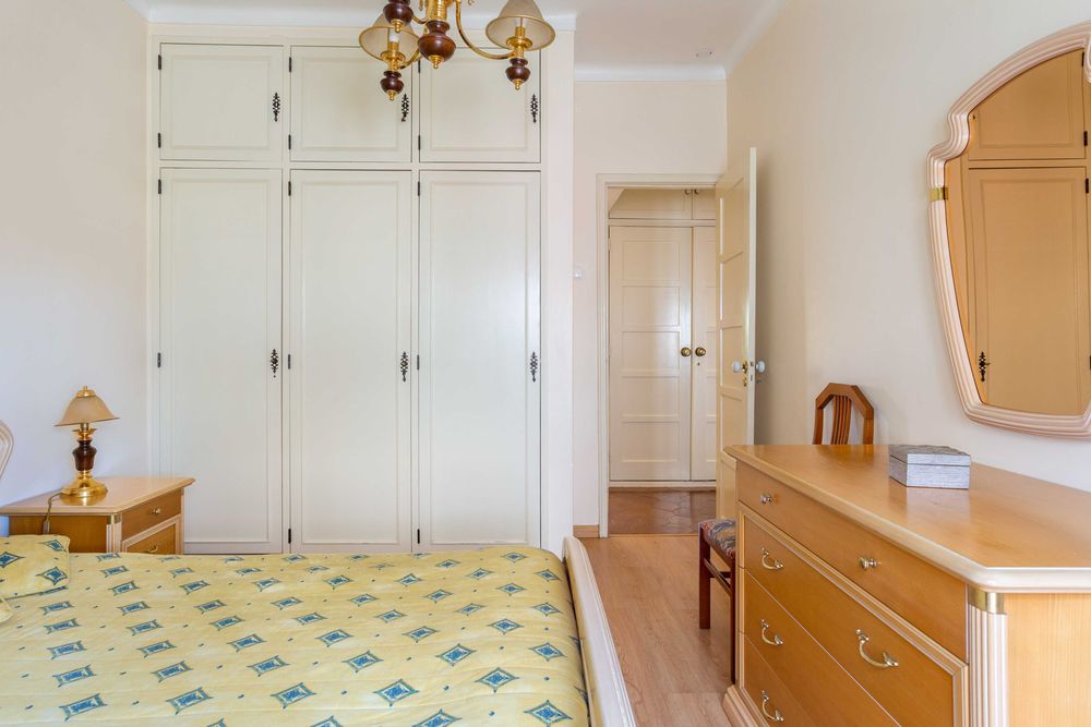 T2 para férias em Mem Martins ( 65€ noite), a 300m do comboio