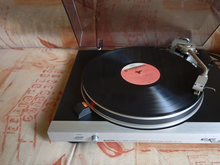 Проигрыватель виниловых пластинок