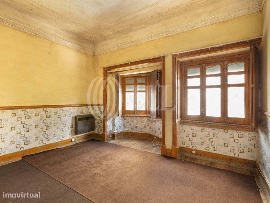 Apartamento T2, para remodelação, em Arroios, Lisboa