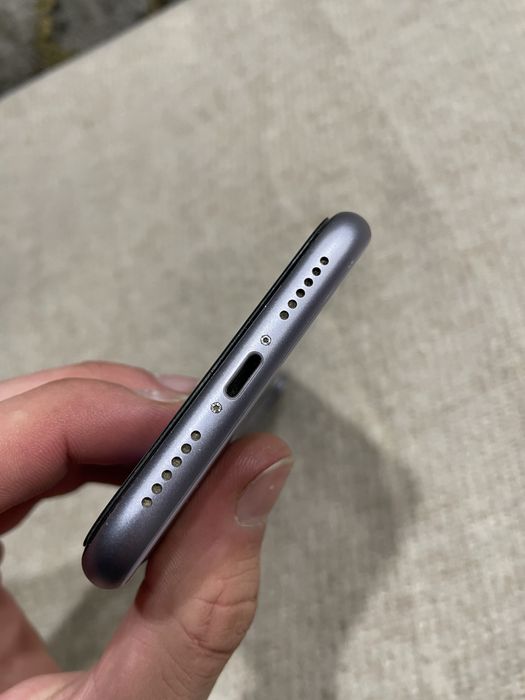 Продається iPhone 11 в гарному стані 128