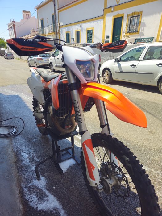 KTM 250 matriculada