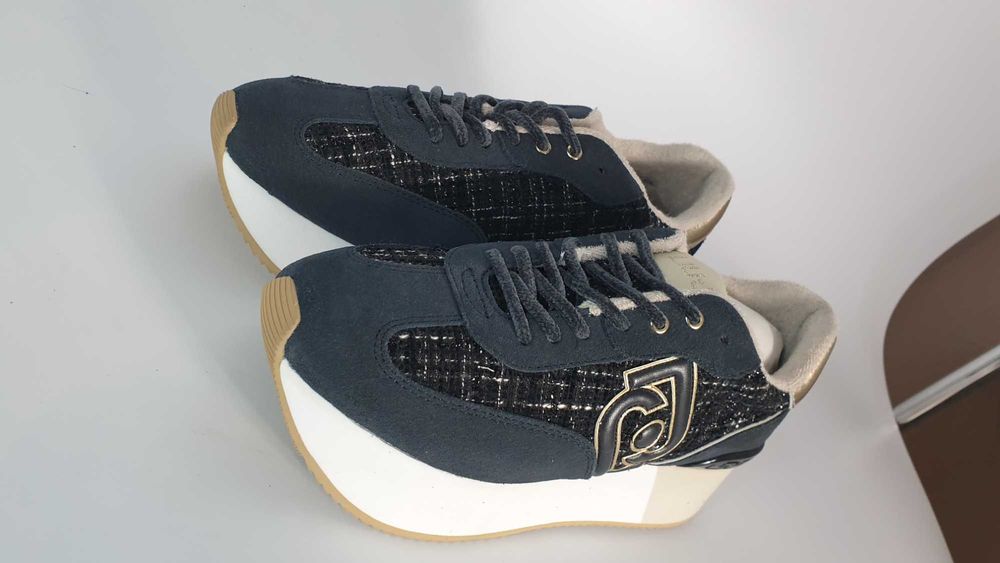 Liu Jo Sneakersy Dreamy 02 BF4037 PX518 Czarny 38