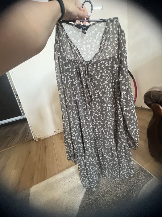 Літня сукня в відмінному сттанні