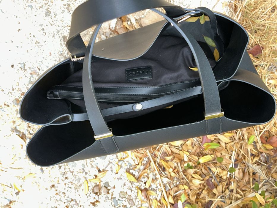 Bolsa Grande Preta Espaçosa e Leve Com Bolsa Interior Removível