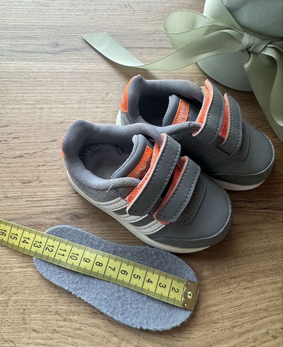 Кросівки adidas 19-20