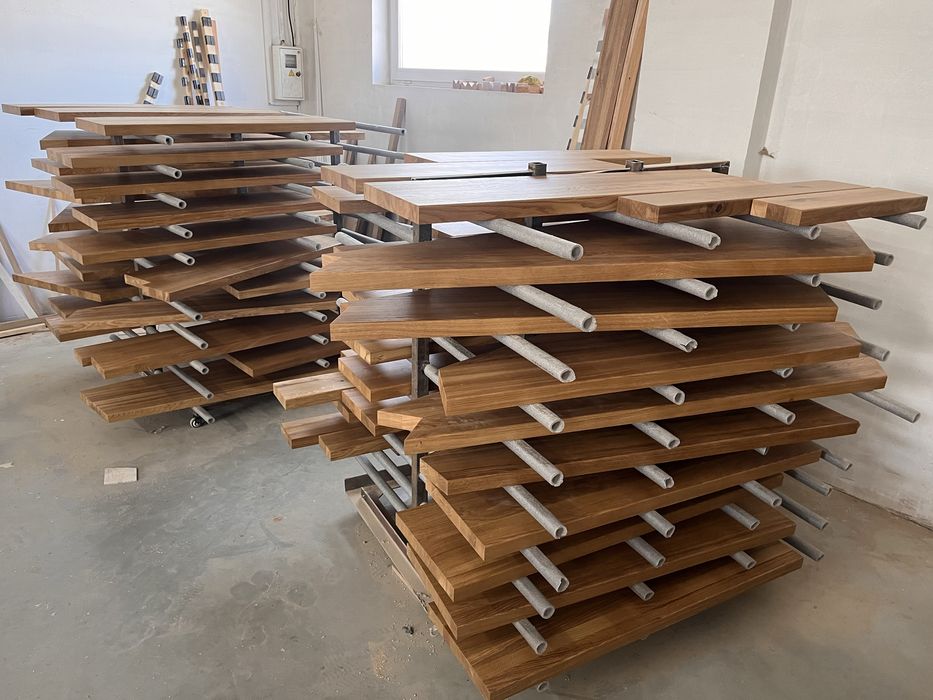 Trepy,stopień z profilem LED i podstopnicą. Dębowe stopnie.Schody