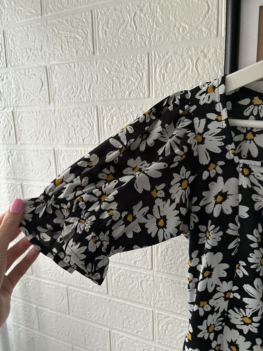 Influence – Sukienka mini z wycięciem na plecach i nadrukiem Asos