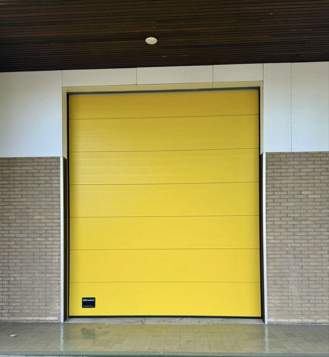 Brama 350 x 405  panelowa segmentowa  garażowa przemysłowa rolowana