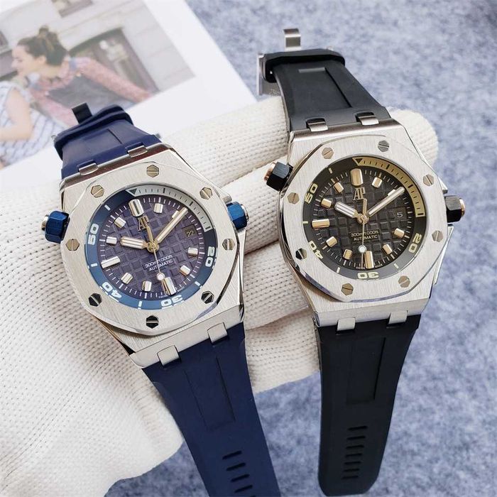 Годинник автоматичний Audemars Piguet Royal Oak Offshore Diver with a striking black "Méga Tapisserie"