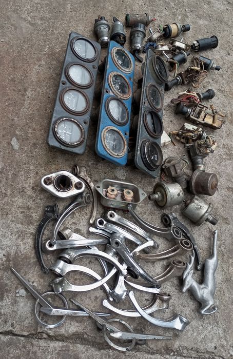 Панели приборов Уаз,привод стеклоочистителя,замки,реле,ручки,трамблёры