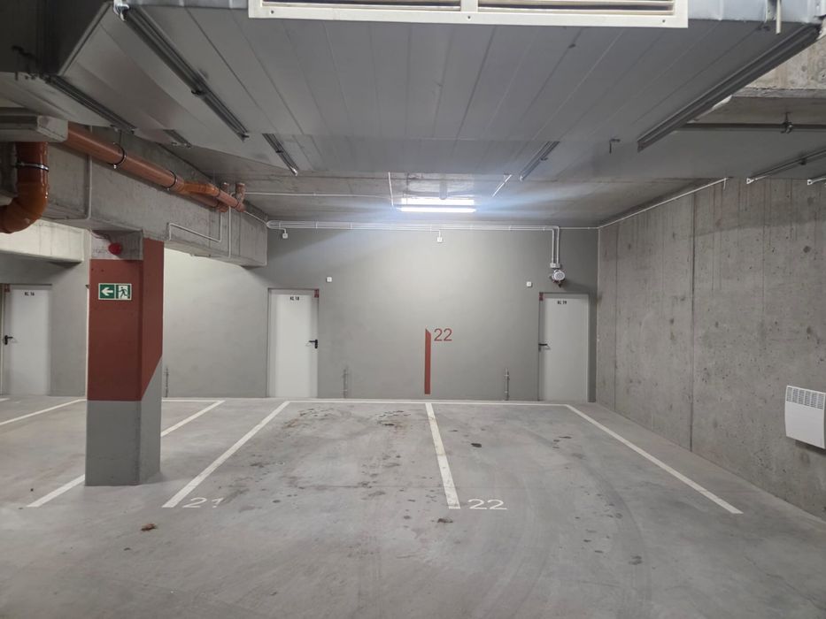 Miejsce postojowe z pomieszczeniem gospodarczym