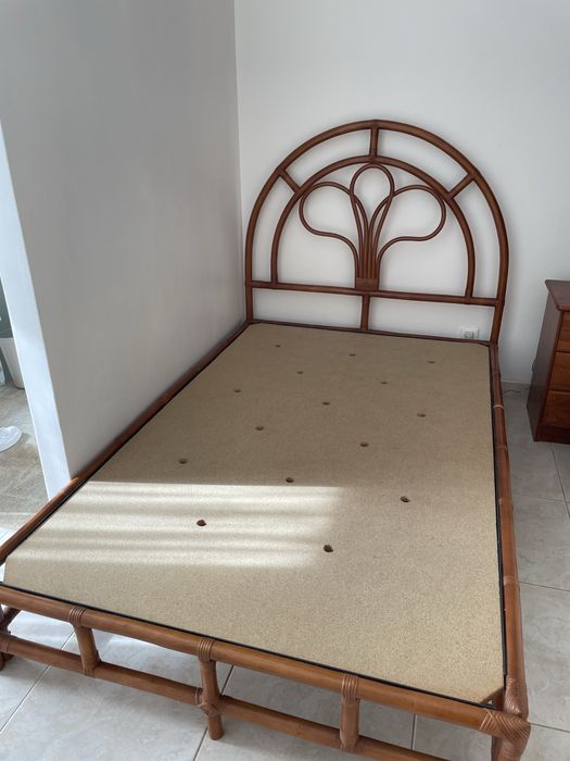 Cama de solteiro (corpo e meio)