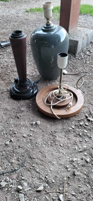 Três candeeiros de mesa sem abat jour