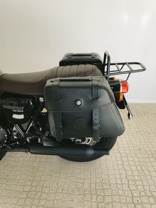 Triumph Bonneville T120 Black