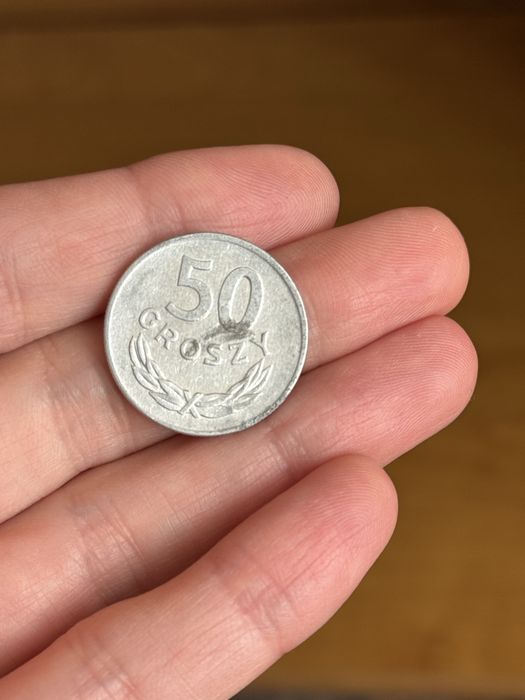 Dwie stare monety 50 groszy z 1983 roku oraz 1 grosz z 2000 roku PRL