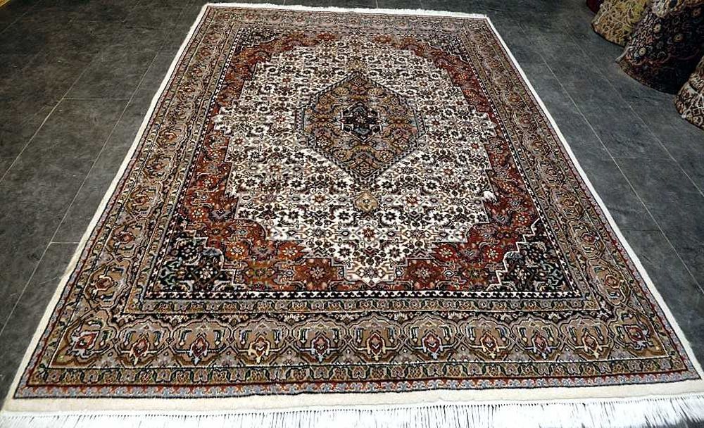 Tapete Persa TABRIZ original, elaborado à mão com lã sobre algodão e dimensões 250cm x 200cm