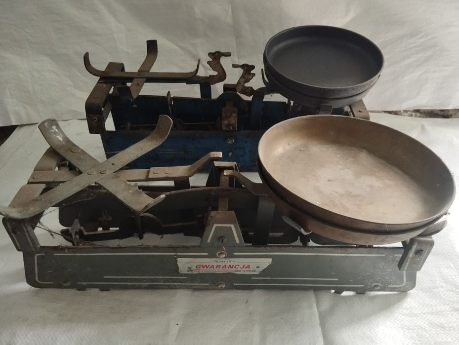 Stara waga szalkowa czasów prl
