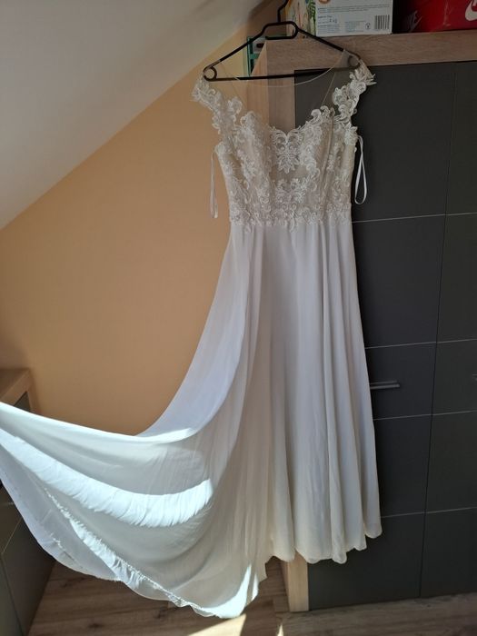 Piękna suknia ślubna