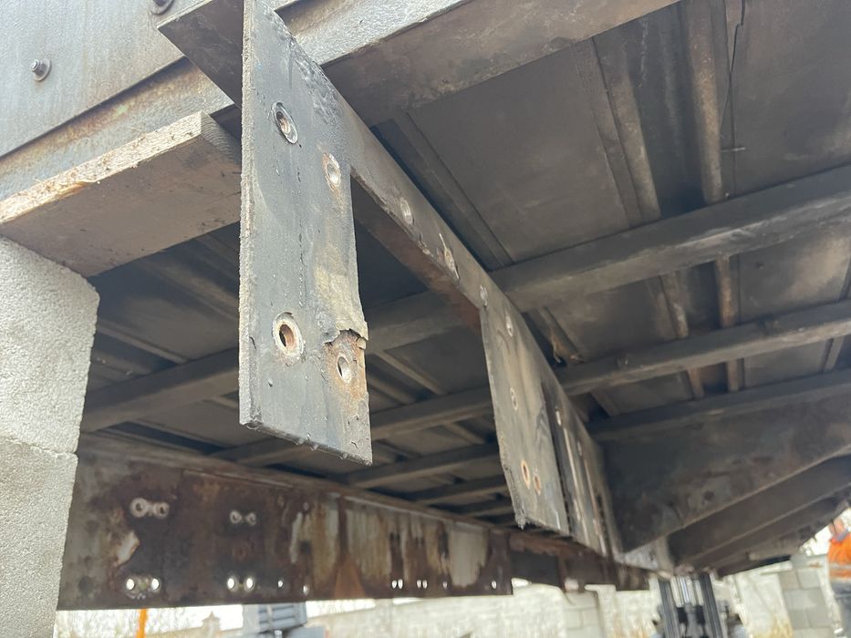 Будка на вантажний автомобіль з движний верх.