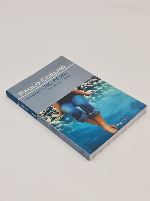 Livro Na Margem do Rio Piedra Eu Sentei e Chorei de Paulo Coelho