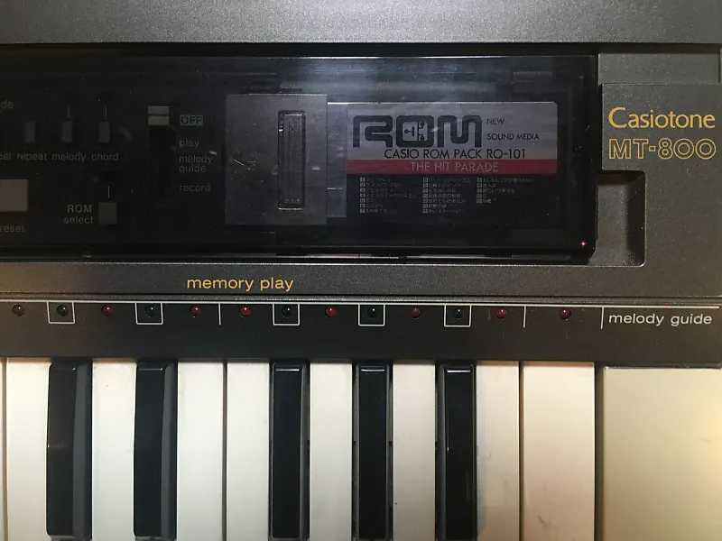 Casio CasioTone MT-800 with speakers