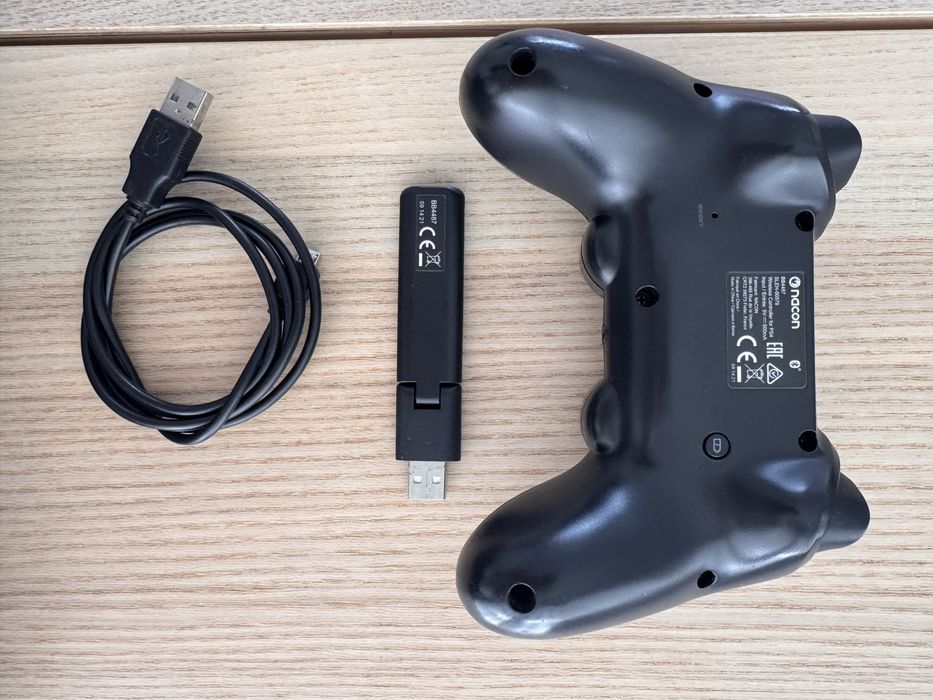 PS4 fat 500gb + comando sem fios + fios+ jogos